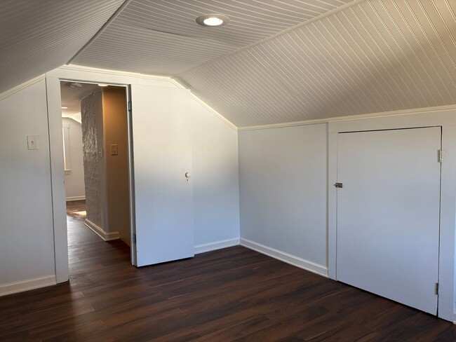 Building Photo - 4 Bedroom, 1 Bathroom House in Walkertown!