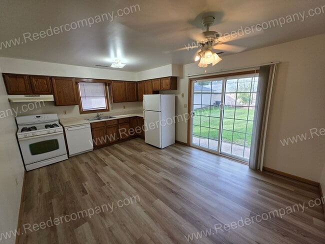 Building Photo - Spacious 2 bedroom 2 bathroom duplex in Hi...