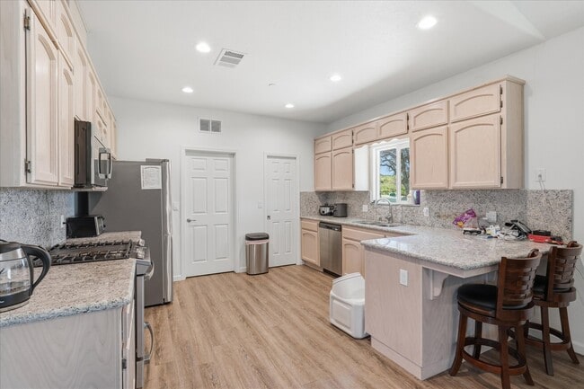 Building Photo - 30535 Rd 400