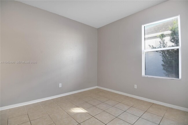 Building Photo - 915 Knollwood Dr