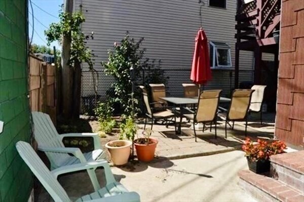 Building Photo - 30 Vinton St