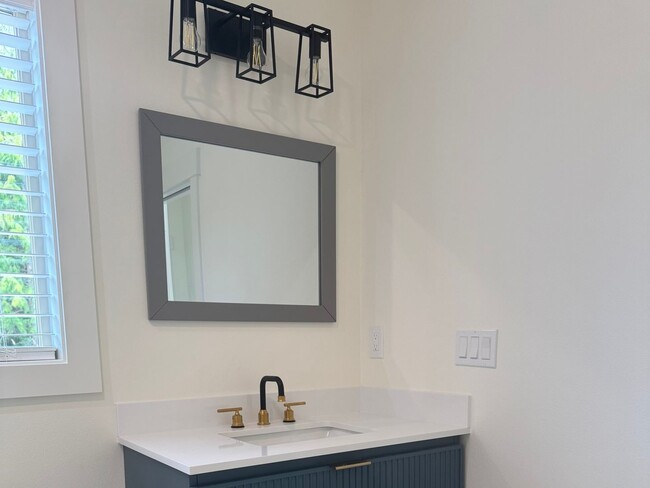 Building Photo - BRAND NEW 1 bedroom, 1 bath in Eaglemont