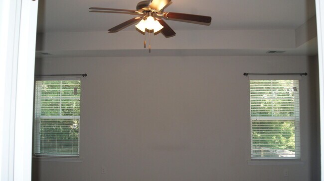 Building Photo - 375 Niblick Dr