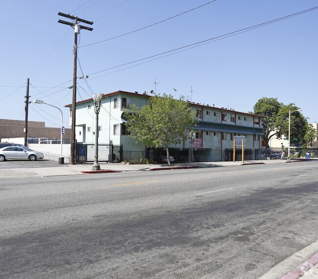 Building Photo - 802 S Manhattan Pl