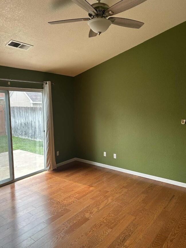 Building Photo - 1502 Barnum Ct