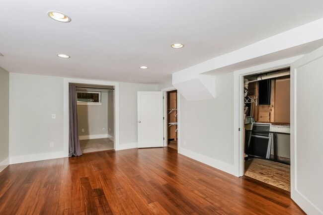 Building Photo - Updated Ravenna 4 Bed / 2 Bath Home