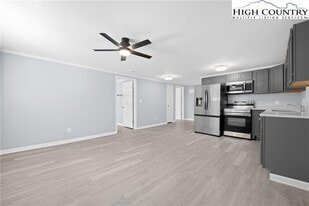 Building Photo - 1175 Bamboo Rd