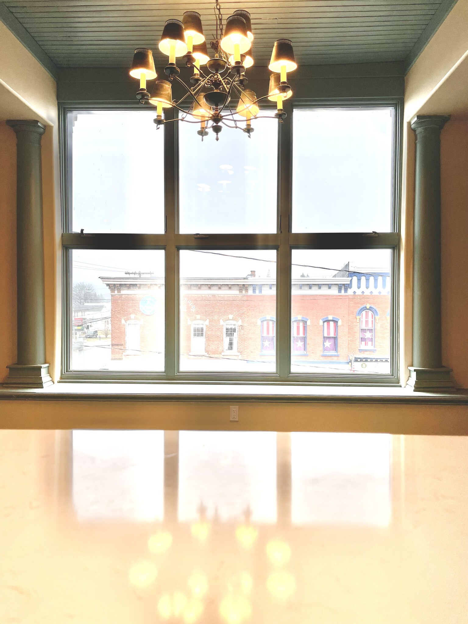 Stunning light in kitchen/living room - 6 E Main St