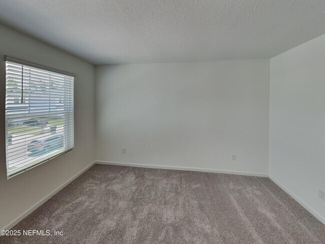 Building Photo - 590 Holly Lks Dr