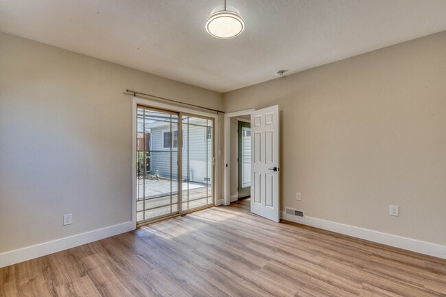 Building Photo - 3052 Eddy Cir