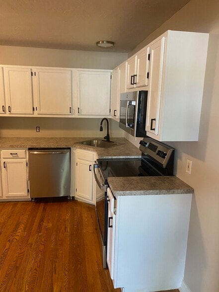 Kitchen - 2957 Solar Dr