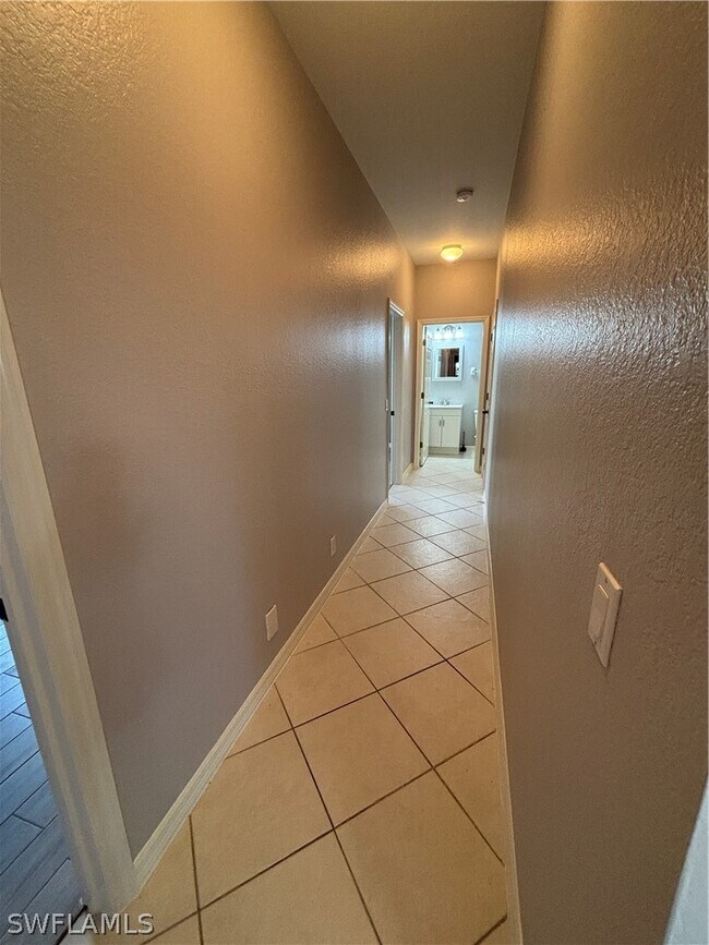 Building Photo - 2210 Grove Dr