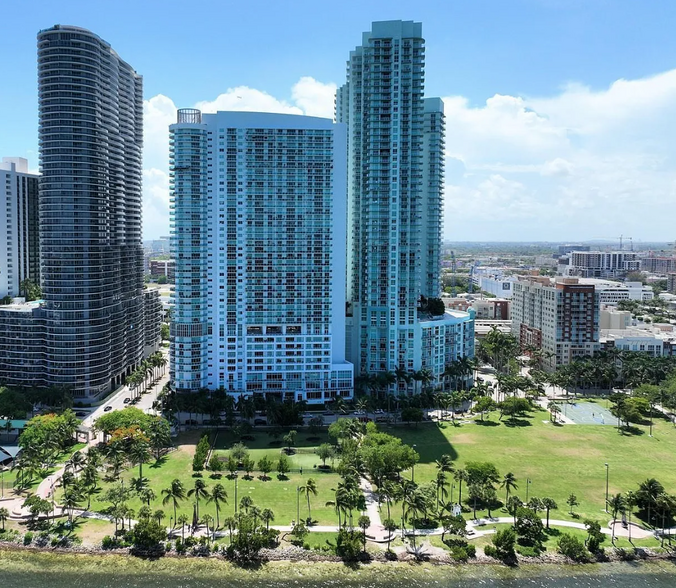 Building Photo - 1800 N Bayshore Dr