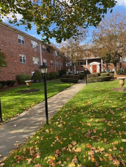 Building Photo - 154 Lexington St