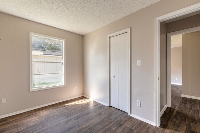 Building Photo - 608 Walker St