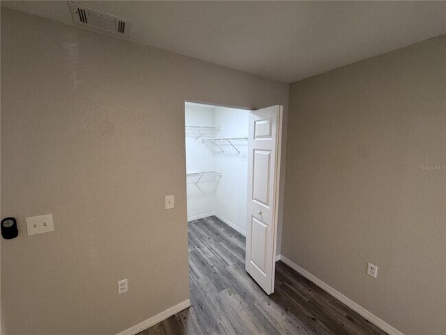 Building Photo - 8932 Manor Loop