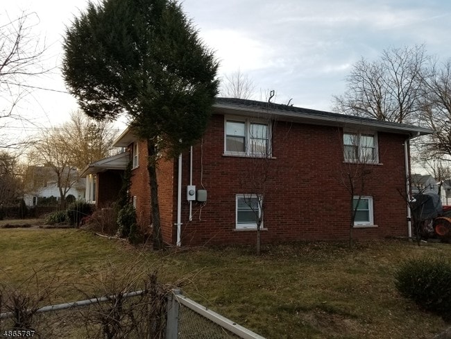 Building Photo - 1789 Vauxhall Rd