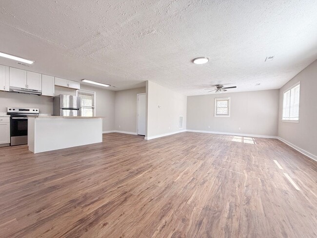 Building Photo - Newly Renovated 3-Bedroom Home with Fenced Backyard and Covered Patio in Cookeville