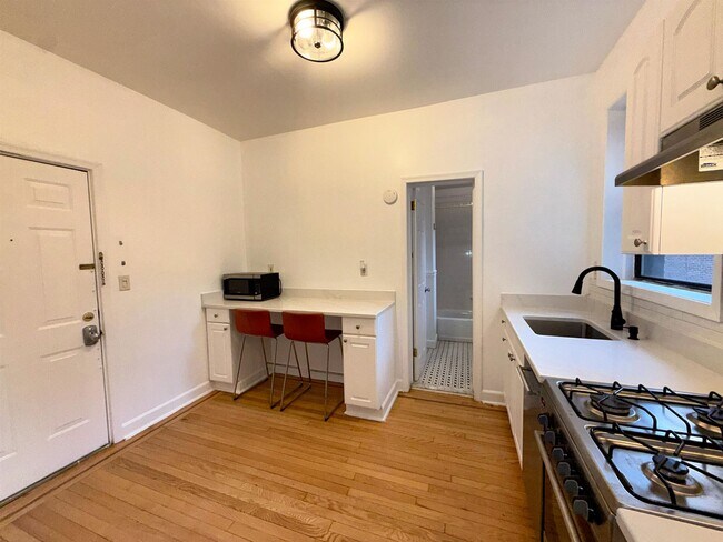 Building Photo - 36 Duncan Ave