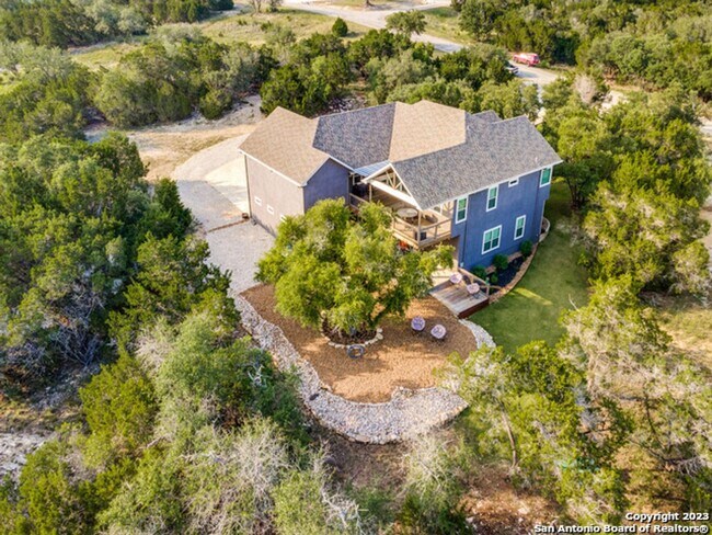 Building Photo - 5 Bedroom/3.5 Bathroom Home in the Ensenad...