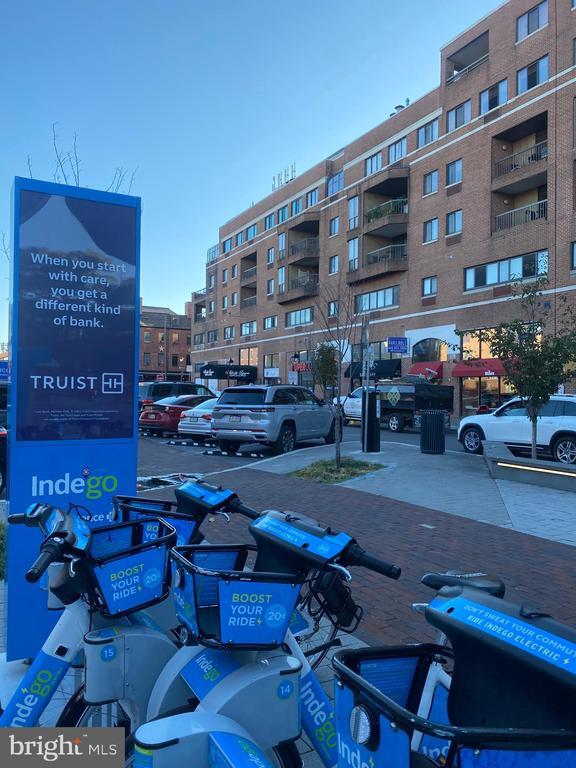 Building Photo - 200 Lombard St