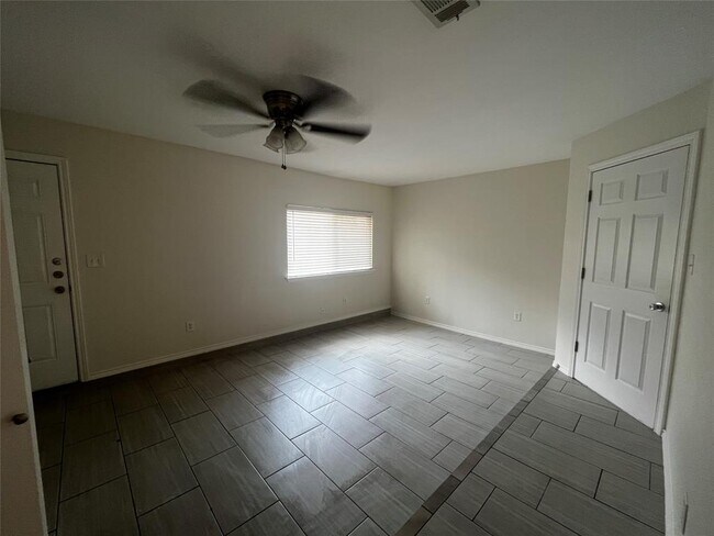 Building Photo - 5101 Meadow Creek Cove