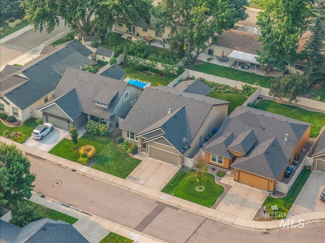 Building Photo - "Charming 3-Bedroom Home with 2 Full Baths in Boise's Sought-After West Dover Heights!"