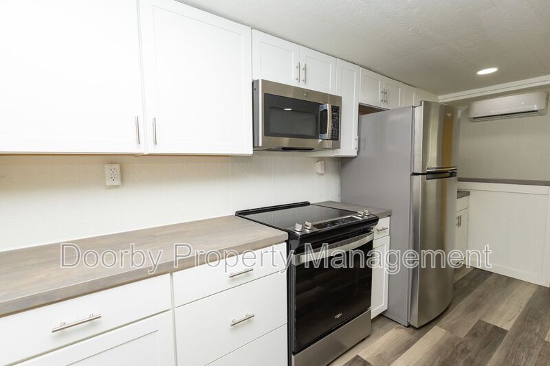 Building Photo - 5640 US-41
