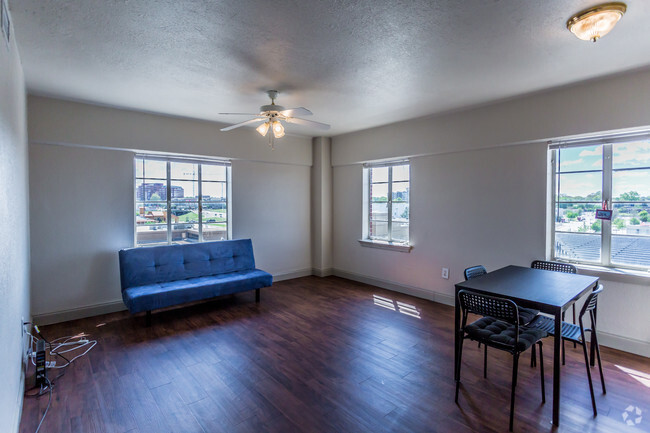 1BR, 1BA - 530 SF - Living Room - SoMa 23