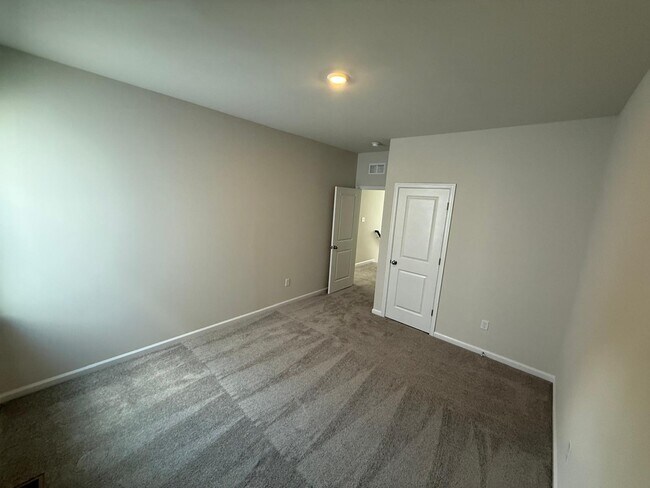 Building Photo - 6412 Fennec Run
