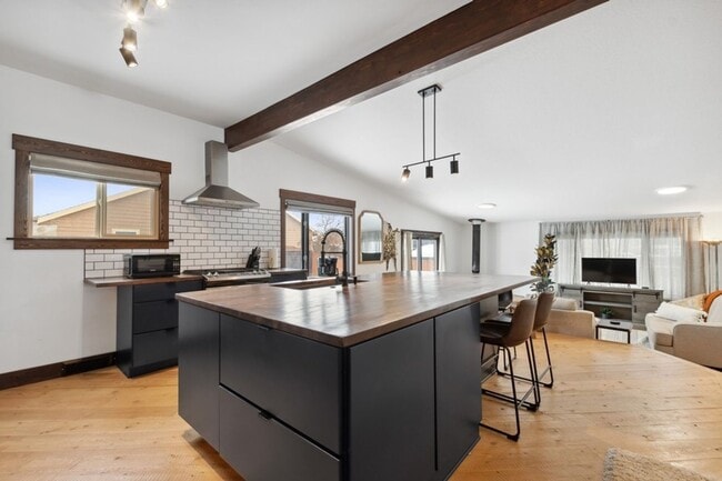 Building Photo - Beautiful Air Home Whitefish