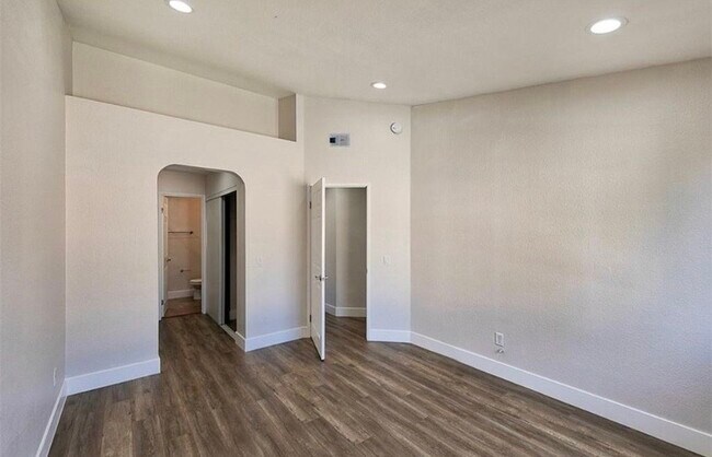 Building Photo - 25136 Steinbeck Ave