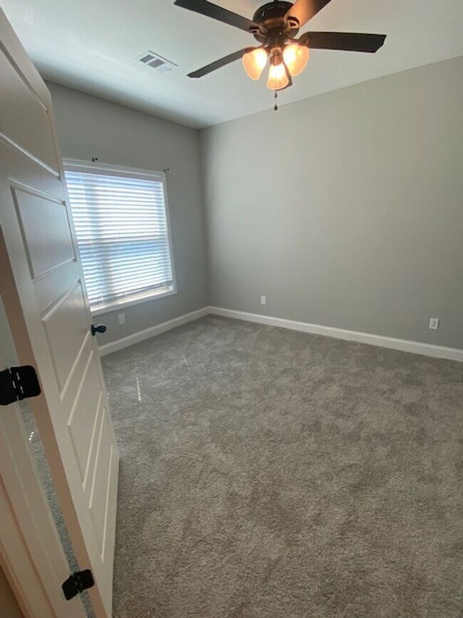 Building Photo - Quiet and Cozy Living in Phenix City