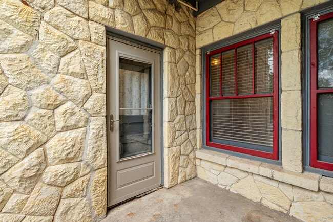 Building Photo - Huisache