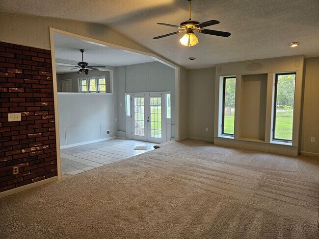 Building Photo - 770 Harrison Creek Rd