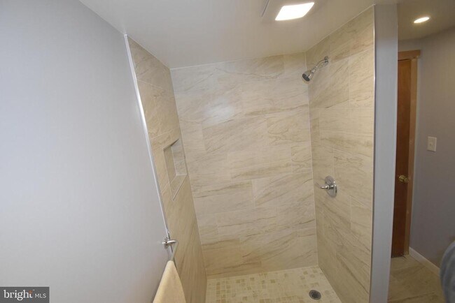 Building Photo - 3931 Dominion Dr