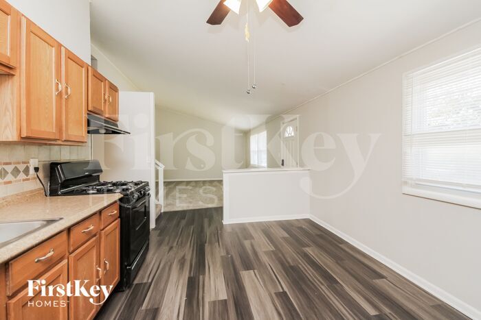Building Photo - 905 Garfield Dr