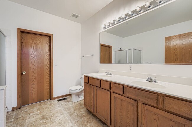 Building Photo - 4579 Half Moon Dr