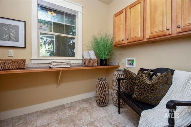 Building Photo - Exquisite home on acreage in Star