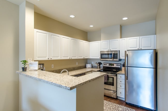 Building Photo - The Watermark Apartments