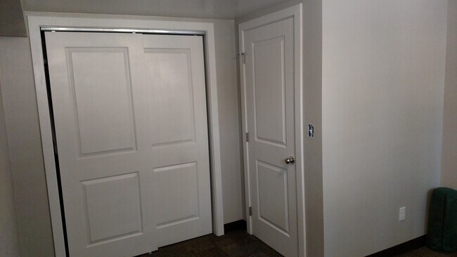 Building Photo - 15th