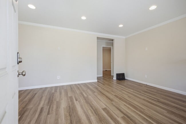 Building Photo - Stunning 3-Bedroom Burbank Home with Office & Entertainer’s Backyard