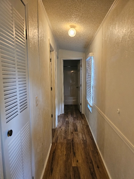 Building Photo - 217 W Fairlane Dr