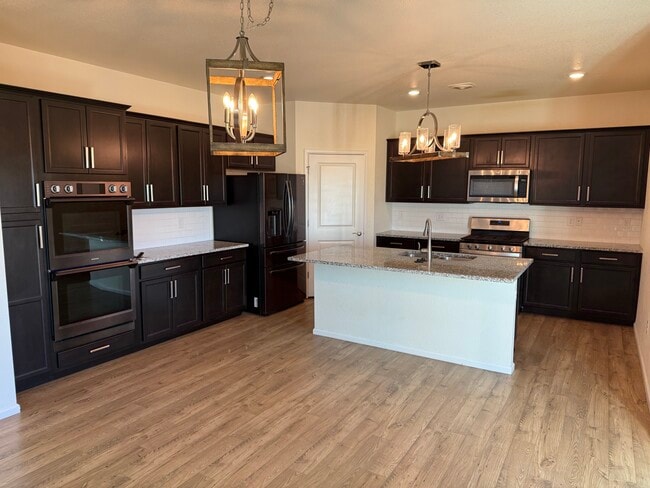 Building Photo - 221 S Quantock St