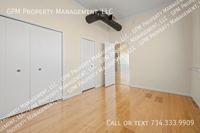 Building Photo - 412 Grand River Ave