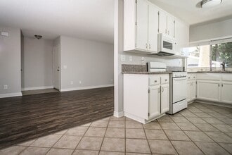 Building Photo - San Dimas The Villas