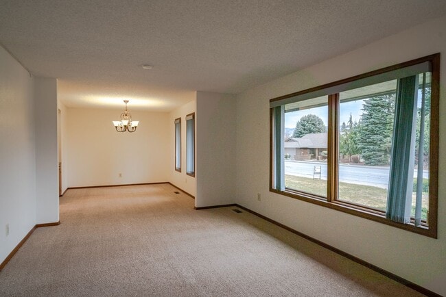 Building Photo - Single Floor Home! 3 bedroom, 3 bathrooms ...