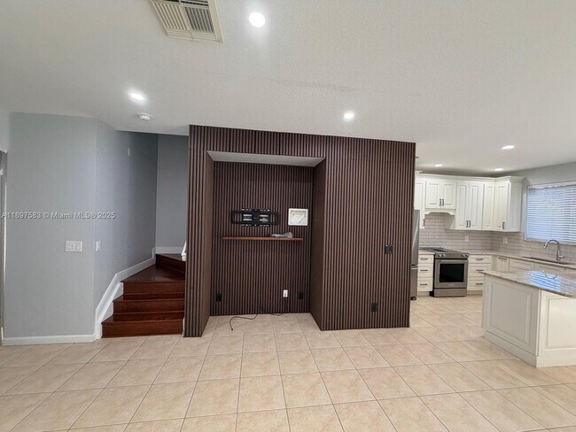 Building Photo - 1737 Carvelle Dr