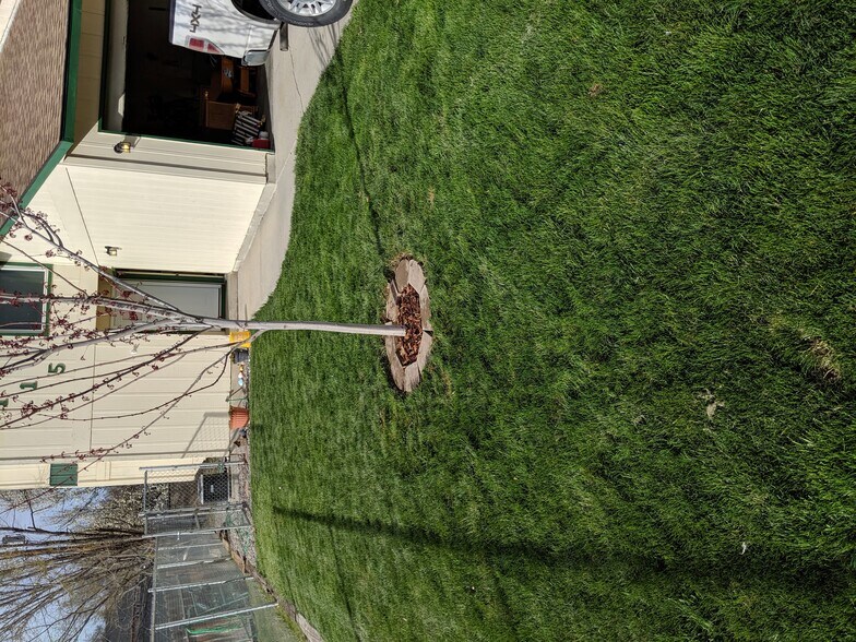 Front yard of Property. - 2115 Pleasanton St