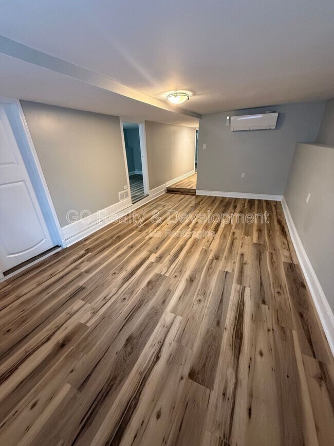 Building Photo - 2519 N Hamlin Ave